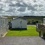 Semesterbostad Ralfgus 16 Forest Views Caravan Park,moota Plumbland