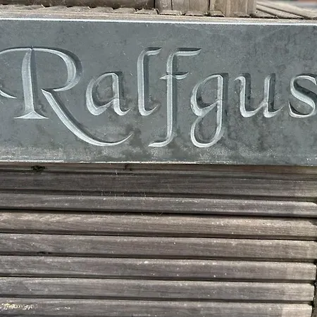 Ralfgus 16 Forest Views Caravan Park,moota