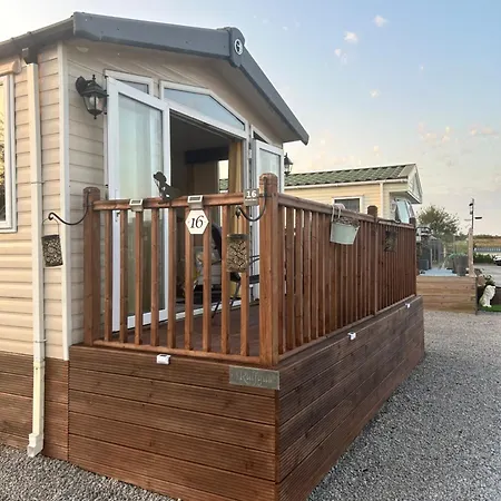 Ralfgus 16 Forest Views Caravan Park,moota